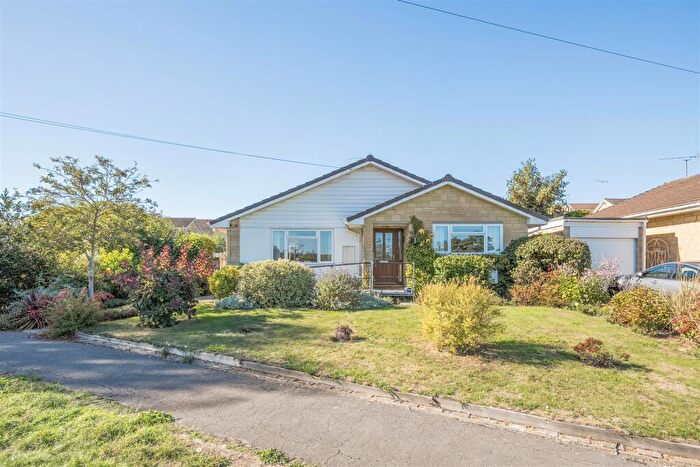 3 Bedroom Detached Bungalow For Sale In Riverside Drive, Chippenham, SN15