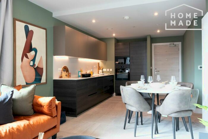 2 Bedroom Flat To Rent In New York Square, Leeds, LS2