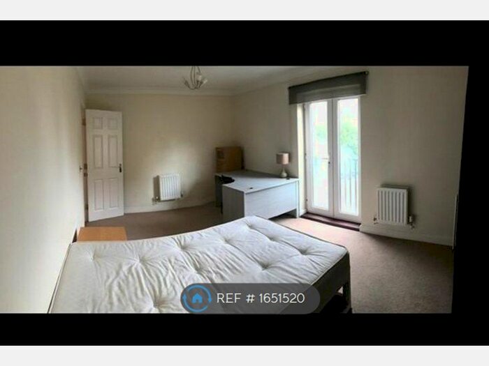 5 Bedroom Terraced House To Rent In Kings Drive, Stoke Gifford, Bristol, BS34