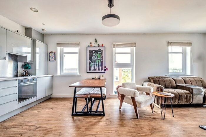 2 Bedroom Flat For Sale In Jefferson Avenue, Poole, BH15