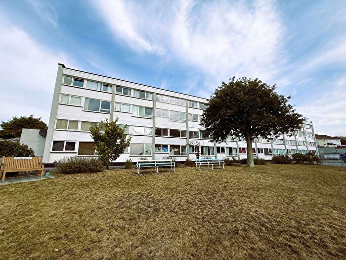 3 Bedroom Flat To Rent In Marine Drive, Torpoint, PL11