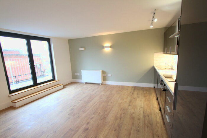 1 Bedroom Apartment To Rent In Broad Street, Banbury, Oxon, OX16