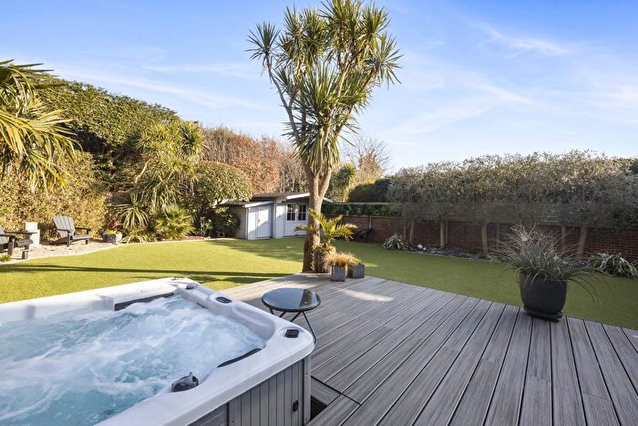 4 Bedroom Detached House For Sale In Falmer Avenue, Goring-By-Sea, BN12