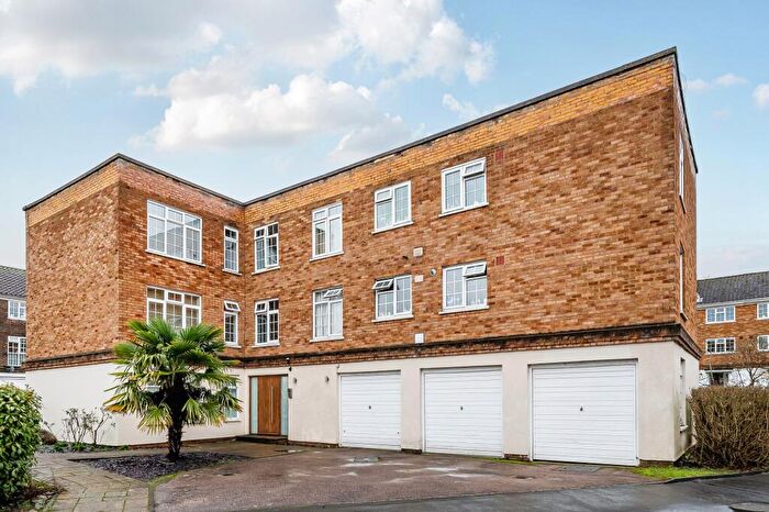 2 Bedroom Flat For Sale In Paul Gardens, Edith Court, CR0