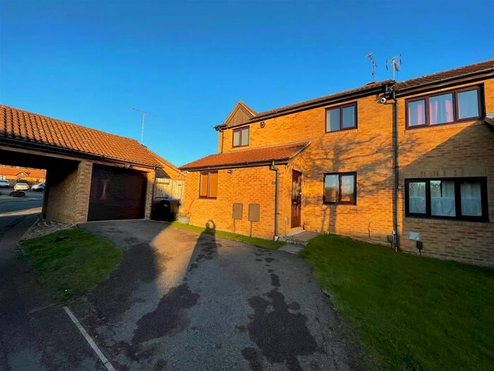 3 Bedroom Property To Rent In Falconers Rise, Northampton, NN4