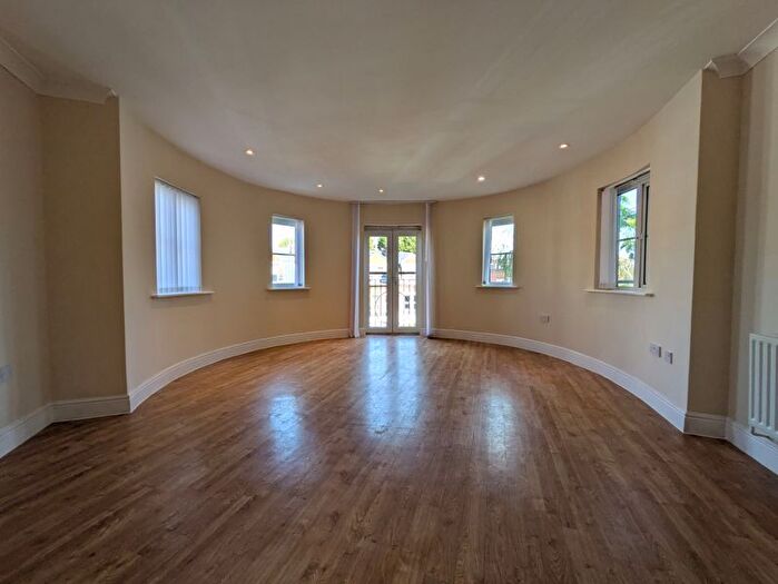 2 Bedroom Flat To Rent In Michell House, Heath Road, Twickenham, TW1