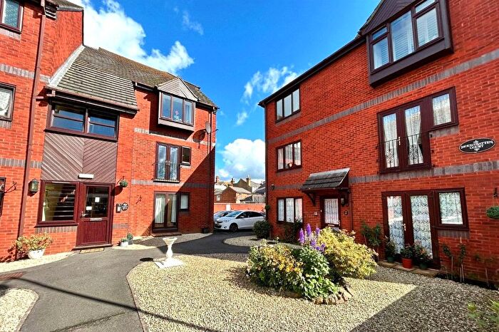 2 Bedroom Flat To Rent In Birchett Road, Aldershot, Hampshire, GU11