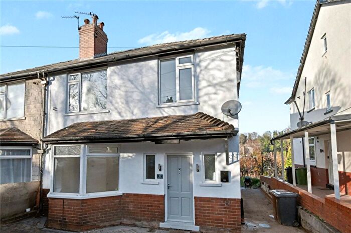 4 Bedroom Semi-Detached House For Sale In Copgrove Road, Leeds, LS8