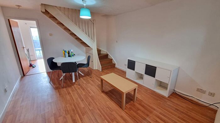 2 Bedroom Flat To Rent In Angora Drive, Salford, M3