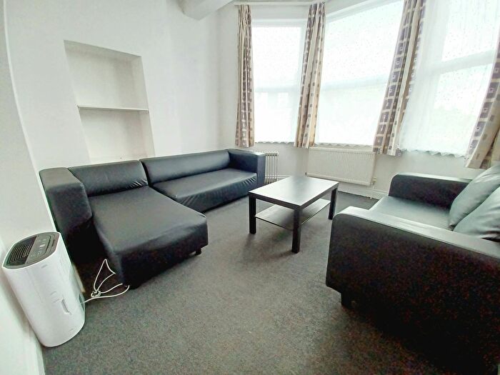 1 Bedroom Flat To Rent In Lyndhurst Road, Wood Green, N22
