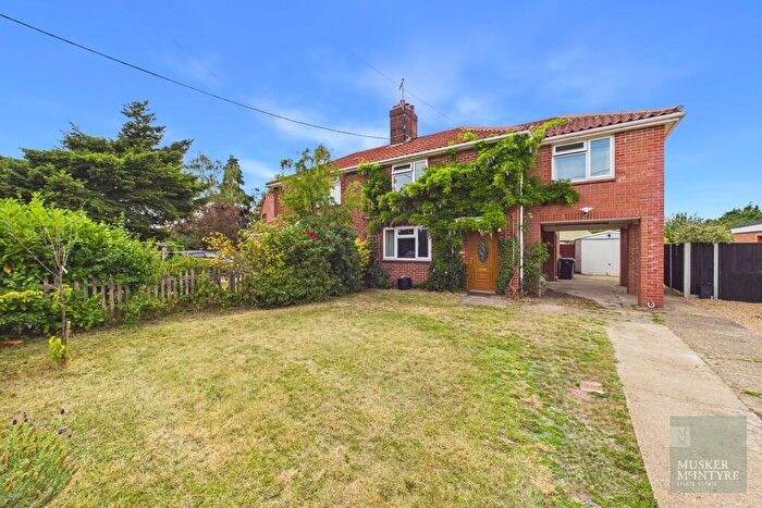 4 Bedroom Semi-Detached House For Sale In The Street, Earsham, NR35