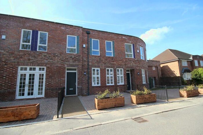 3 Bedroom Property To Rent In Ellenbrook Road, Worsley, M28