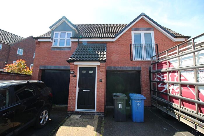 2 Bedroom Maisonette To Rent In Girton Way, Mickleover, Derby, DE3