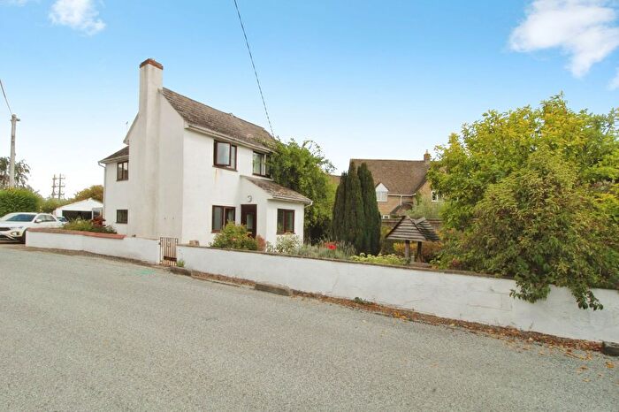 2 Bedroom Detached House For Sale In Chelworth Road, Cricklade, SN6