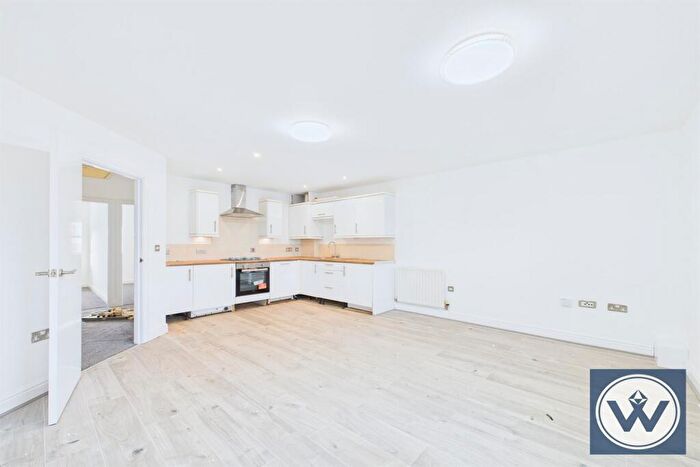 2 Bedroom Apartment To Rent In Marshalls Court, Gildersome, LS27