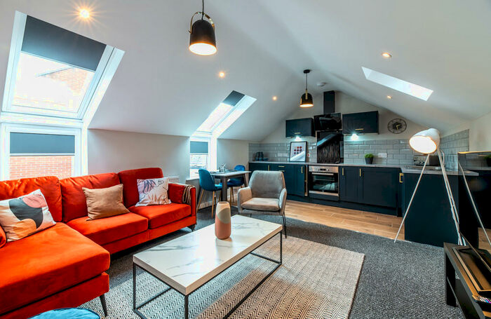 3 Bedroom Flat To Rent In The Maze, North Sherwood Street, NG1