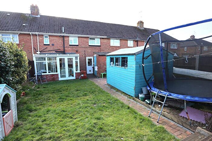 3 Bedroom Terraced House For Sale In Marshal Road, Poole, Dorset, BH17 - Photo 4