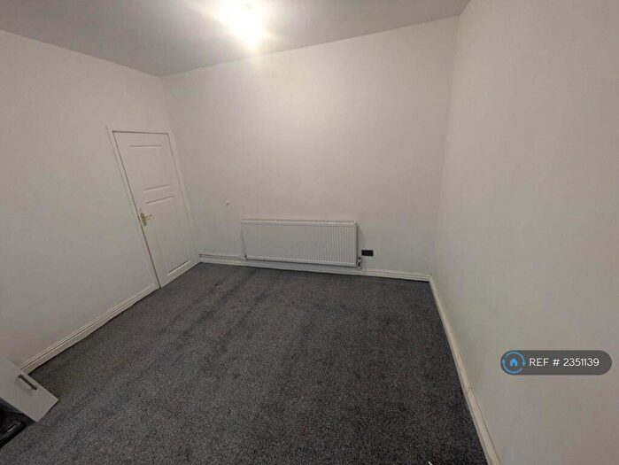 2 Bedroom End Of Terrace House To Rent In Church St, Huddersfield, HD1