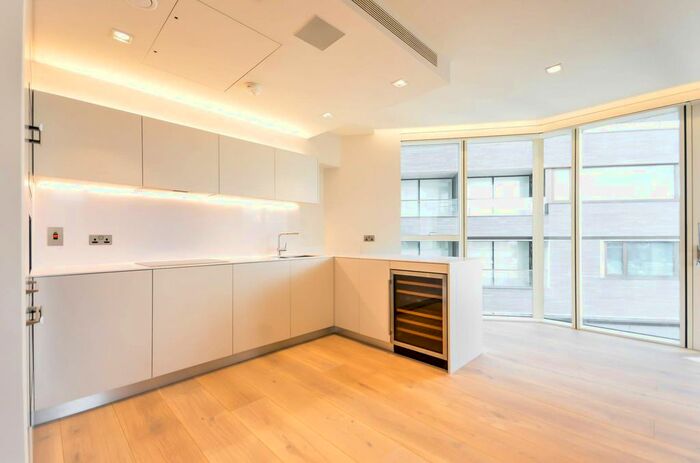 3 Bedroom Flat To Rent In Duchess Walk, London Bridge, London, SE1