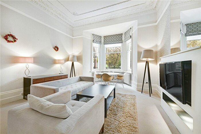 3 Bedroom Apartment To Rent In Redcliffe Square, Chelsea, London, SW10