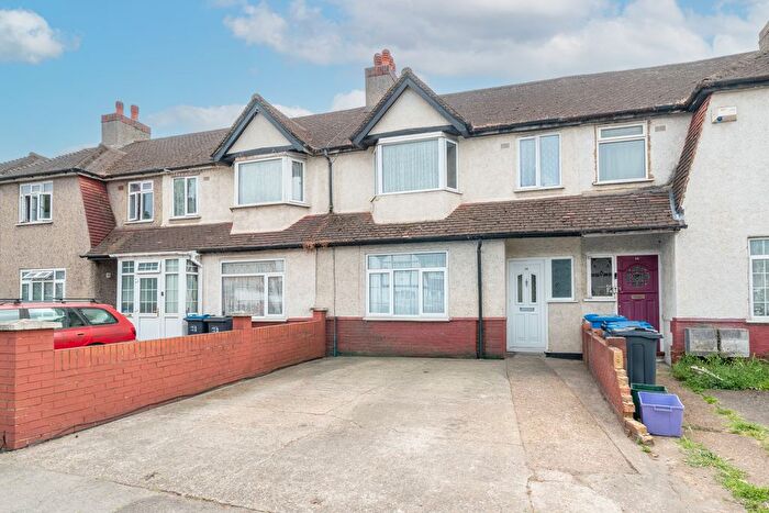3 Bedroom Terraced House For Sale In Sherwood Park Road, Mitcham, CR4