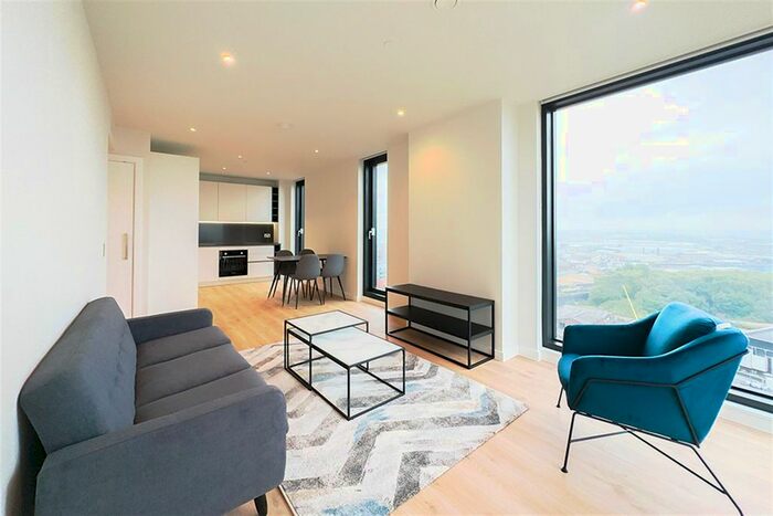 2 Bedroom Flat To Rent In The Gate, Meadowside, M4