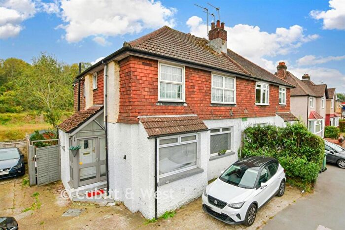 2 Bedroom Maisonette For Sale In Brighton Road, Hooley, Coulsdon, Surrey, CR5