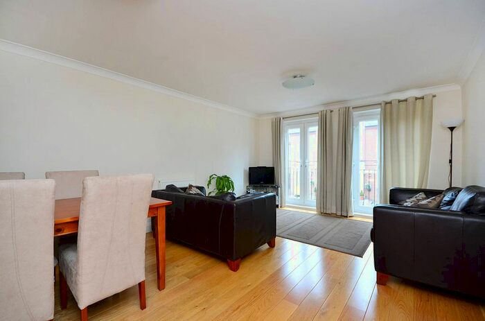 3 Bedroom Flat To Rent In Marlborough Road, Chiswick, London, W4
