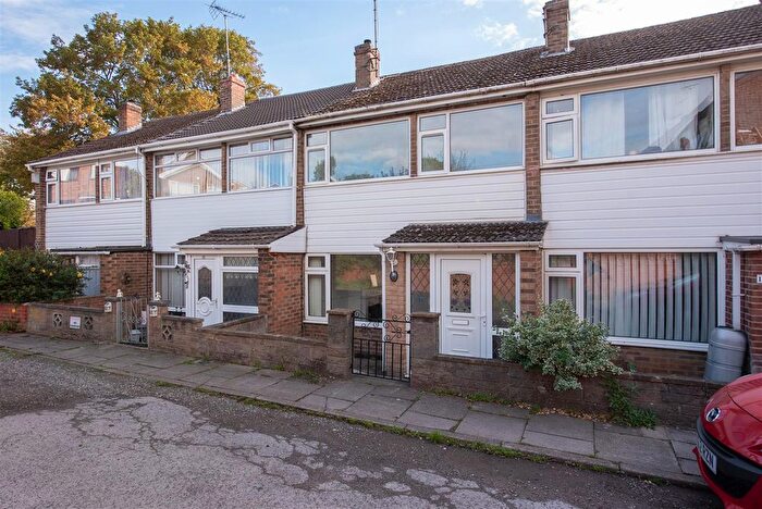 3 Bedroom Town House For Sale In County Road, Gedling, Nottingham, NG4