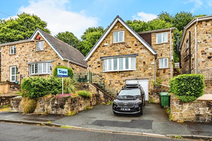 4 Bedroom Detached House For Sale In Mansion Gardens, Huddersfield, HD4