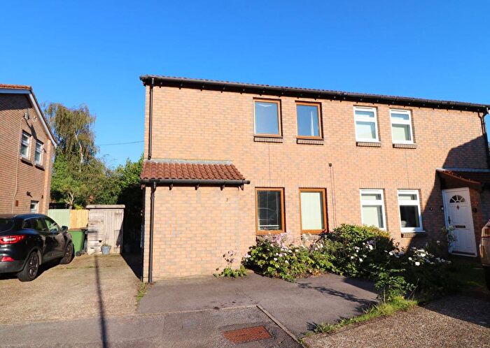 2 Bedroom Semi-Detached House For Sale In Hawthorn Close, Hedge End, SO30