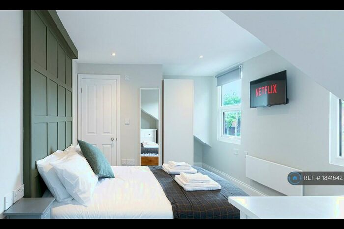 2 Bedroom Flat To Rent In Heaton Road, Newcastle Upon Tyne, NE6