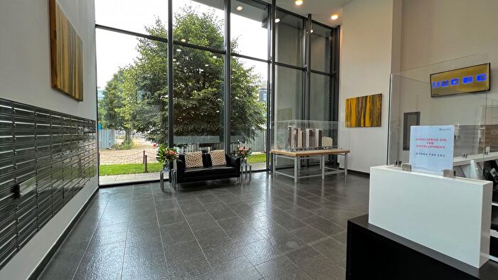 1 Bedroom Flat To Rent In Blackwall Way, London, E14