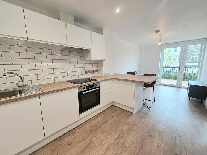 1 Bedroom Flat To Rent In Cow Green, Halifax, HX1