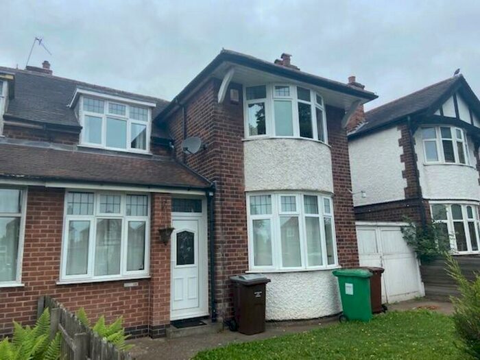 4 Bedroom Semi-Detached House To Rent In Western Boulevard, Wollaton, NG8