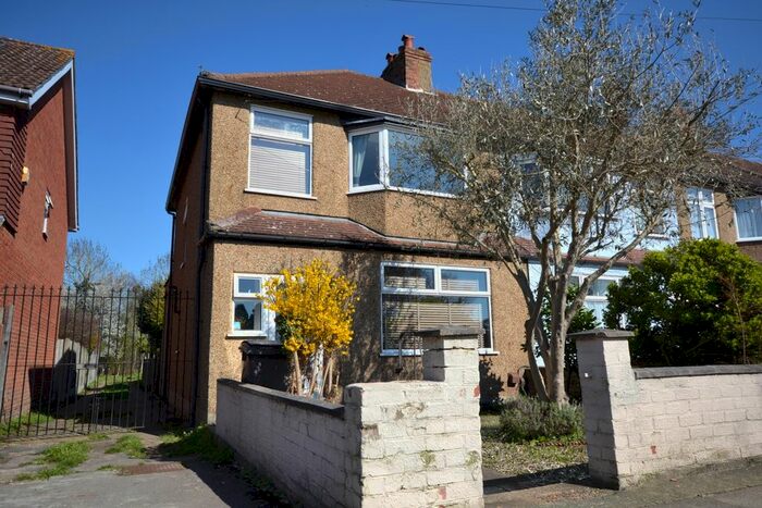 3 Bedroom Terraced House To Rent In Princes Plain, Bromley, BR2