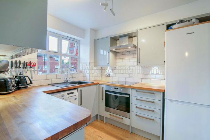 2 Bedroom Flat To Rent In Macmillan Way, Tooting Bec, SW17