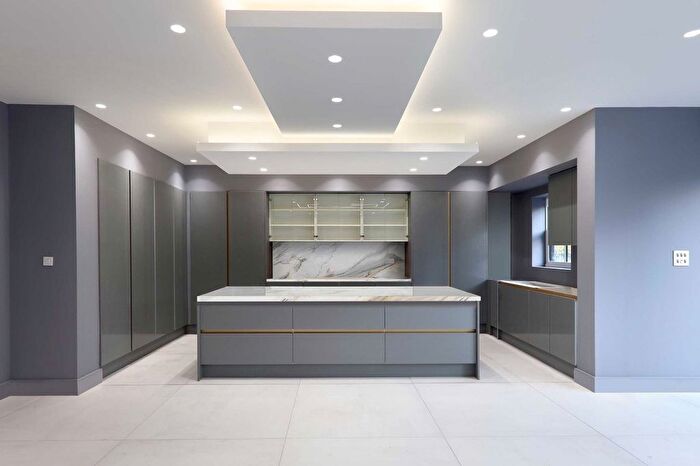 6 Bedroom Detached House To Rent In Burgess Wood Road South, Beaconsfield, Buckinghamshire, HP9