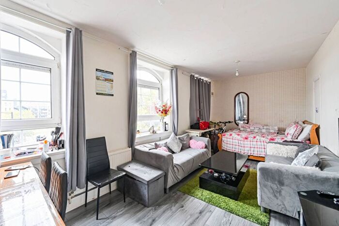 1 Bedroom Maisonette For Sale In Bromley High Street, Bow, E3