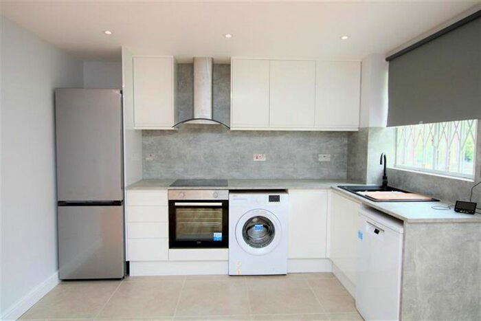 1 Bedroom Flat To Rent In Windmill Drive, Cricklewood, NW2