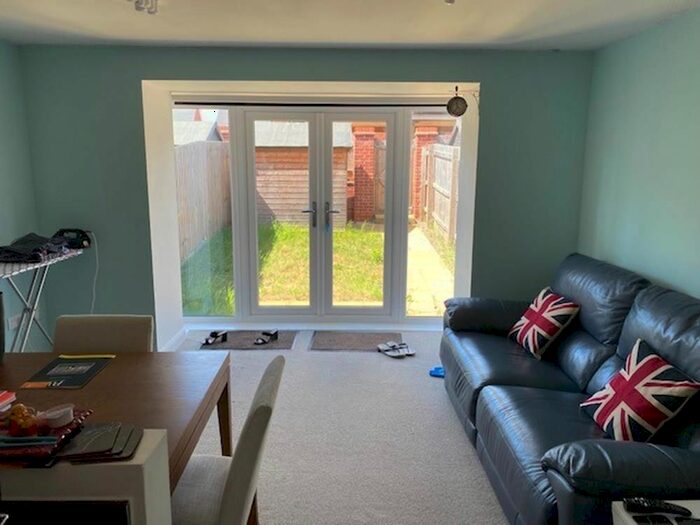 4 Bedroom Town House To Rent In King Alfred Way, Great Denham, MK40