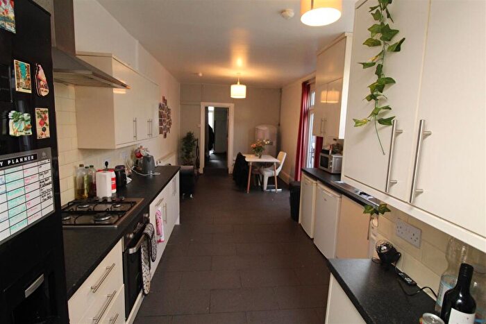 5 Bedroom Private Hall To Rent In Llanishen Street, Heath, Cardiff, CF14