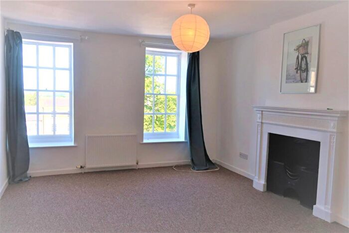 2 Bedroom Flat To Rent In Albion Street, Chipping Norton, OX7