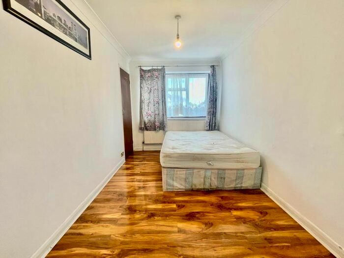 2 Bedroom Flat To Rent In Flat B North Road, Southall, UB1