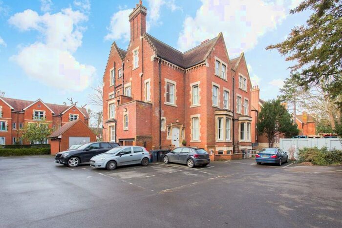 1 Bedroom Apartment To Rent In New Dover Road, Canterbury, CT1