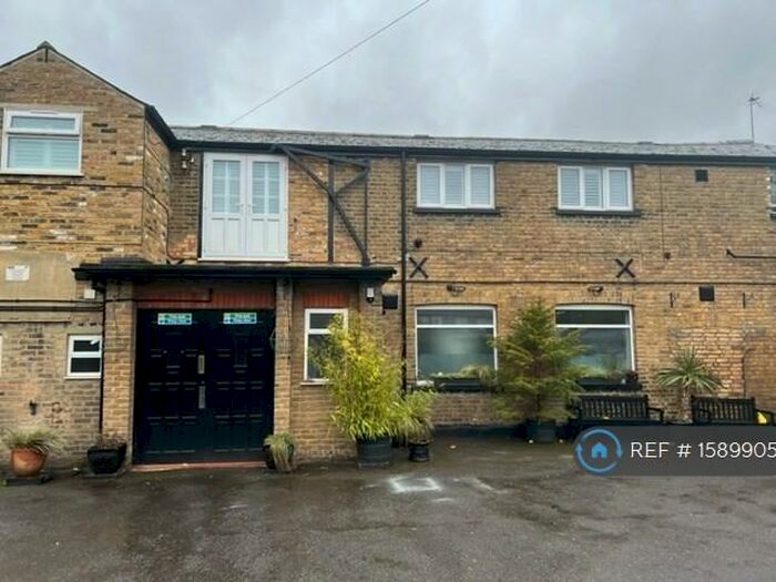 2 Bedroom Flat To Rent In Foxbury Road, Bromley, BR1