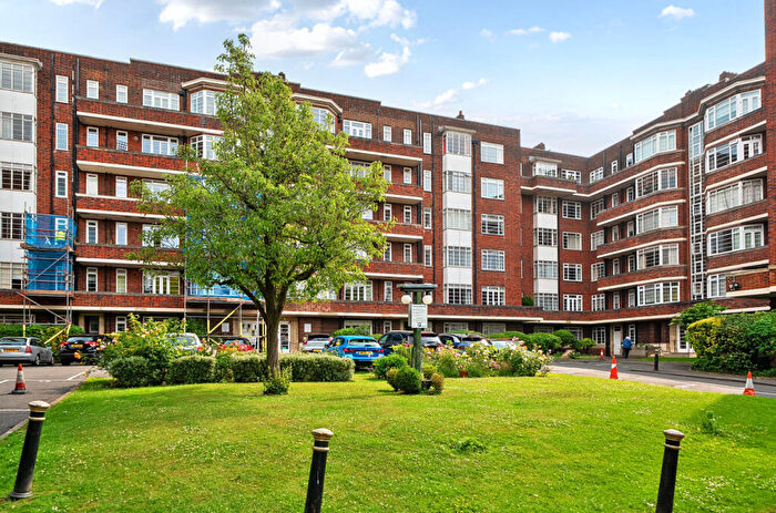 1 Bedroom Apartment For Sale In Belsize Avenue, London, NW3
