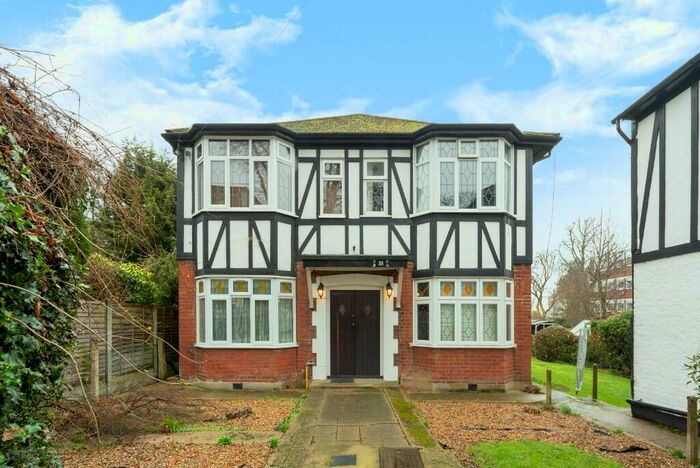 2 Bedroom Flat To Rent In Gordon Road, London, E18