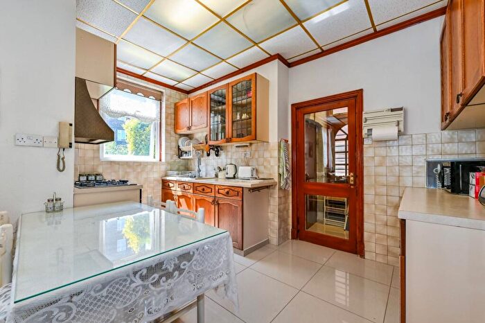 5 Bedroom House For Sale In Woodberry Grove, Manor House, London, N4