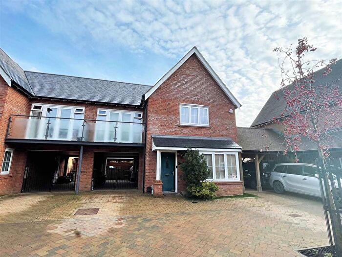 3 Bedroom Link Detached House For Sale In Condor Gate, Channels, Chelmsford, CM3